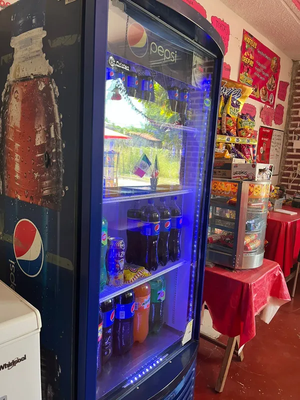 Área de snacks y bebidas de La Michoacana San Dionisio del Mar Oaxaca — Sabritas, refrescos fríos, dulces y botanas del Istmo de Tehuantepec
