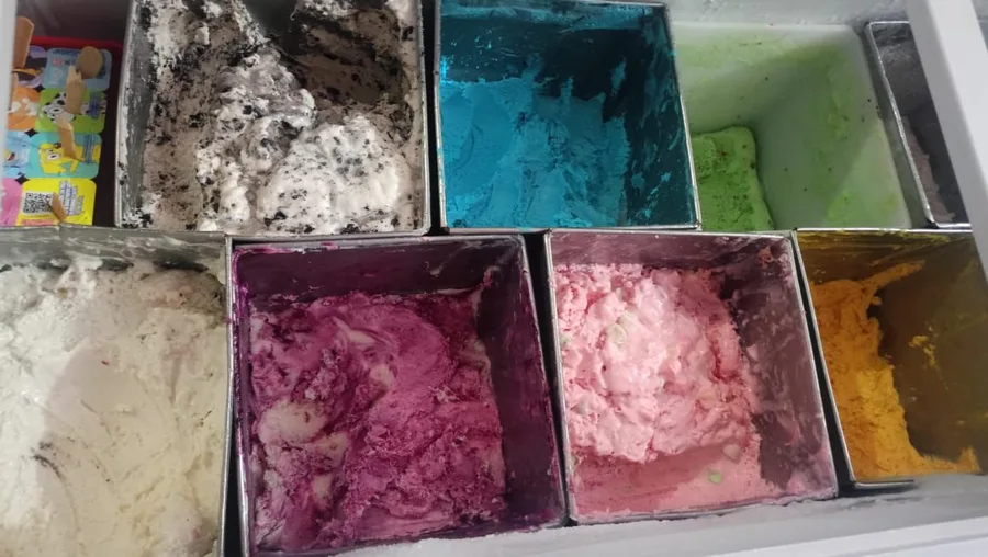 Nieves artesanales de colores de La Michoacana San Dionisio del Mar, Istmo de Tehuantepec Oaxaca